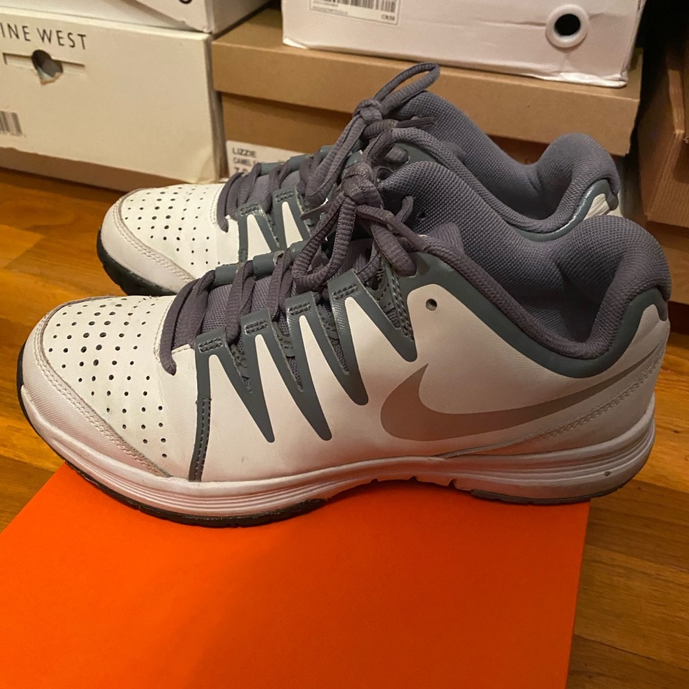 Women’s Nike sneakers